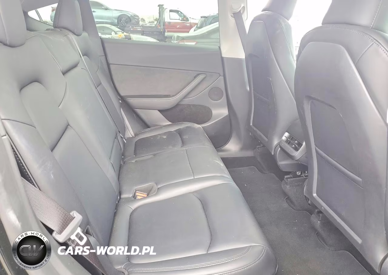 2024 Tesla Model Y VIN:7SAYGAEE2RF184321 - 10