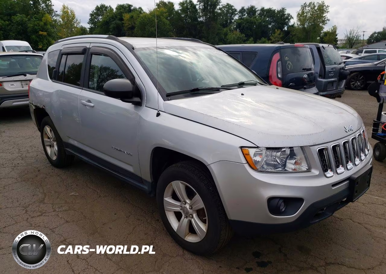 2012 Jeep Compass Latitude VIN:1C4NJDEB8CD621746 - 4