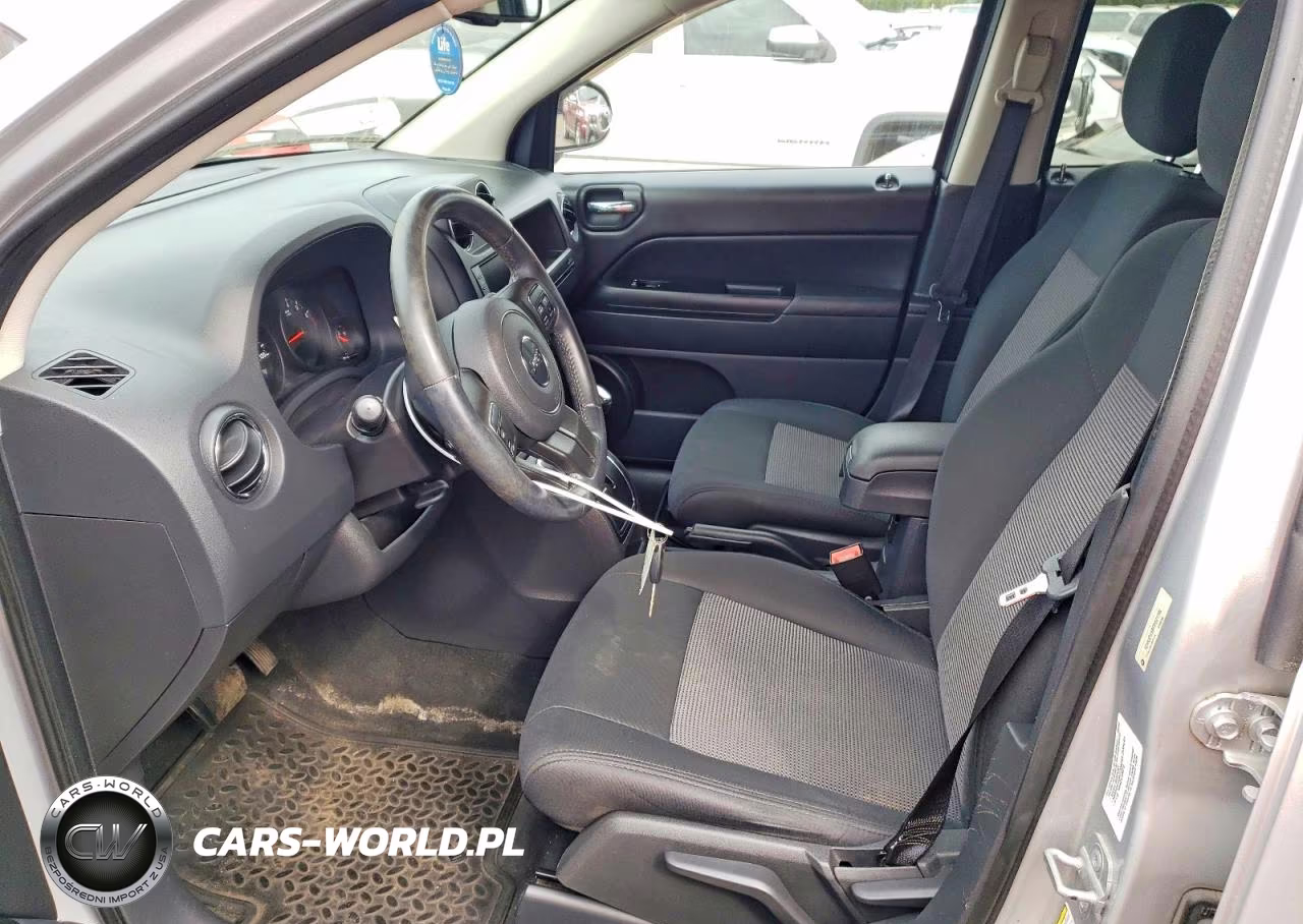 2012 Jeep Compass Latitude VIN:1C4NJDEB8CD621746 - 7
