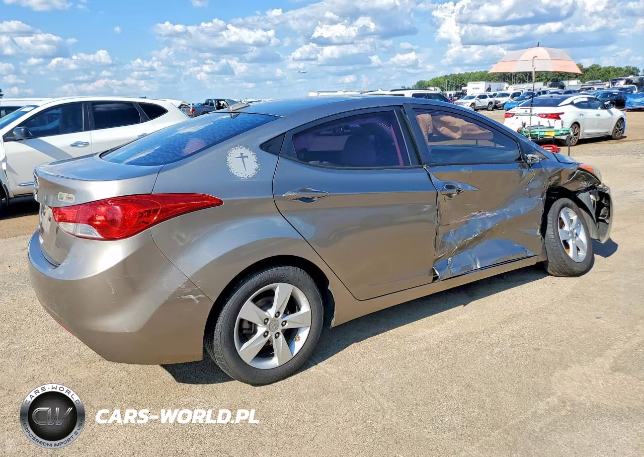 2013 Hyundai Elantra Gls VIN:5NPDH4AE5DH372969 - 3