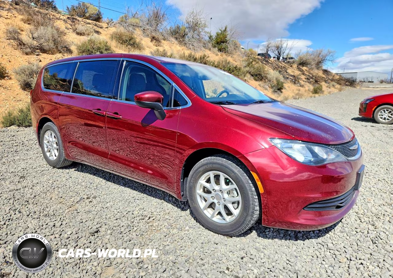 2017 Chrysler Pacifica Lx VIN:2C4RC1CGXHR509124 - 4