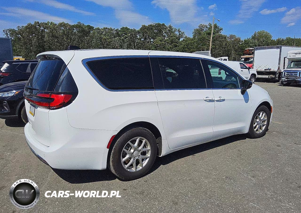 2026 Chrysler Pacifica Select VIN:2C4RC1BG2TR266869 - 3