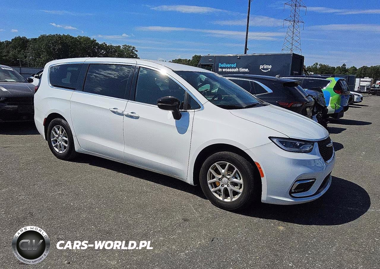 2026 Chrysler Pacifica Select VIN:2C4RC1BG2TR266869 - 4