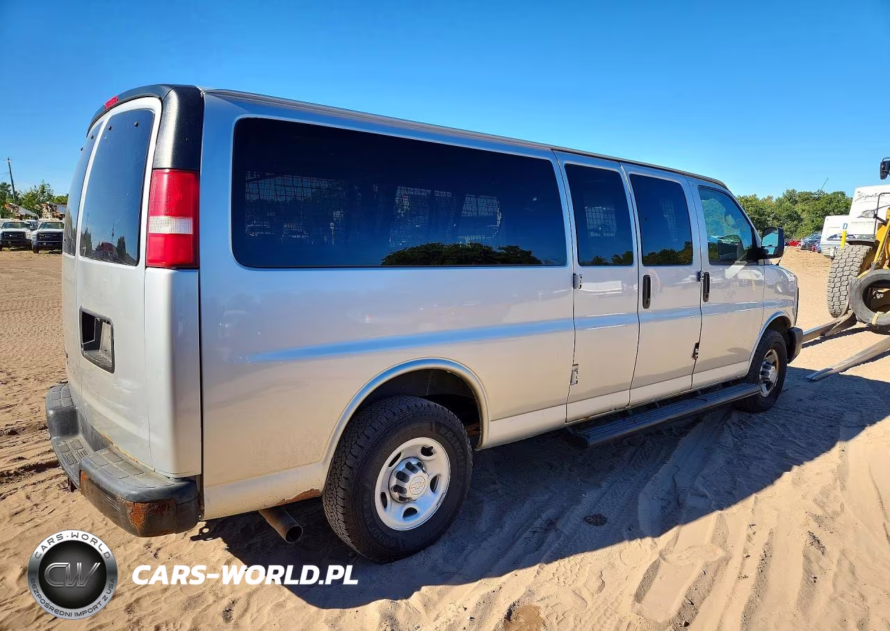 2015 Chevrolet Express G3500 Ls VIN:1GAZGZFG1F1160699 - 3