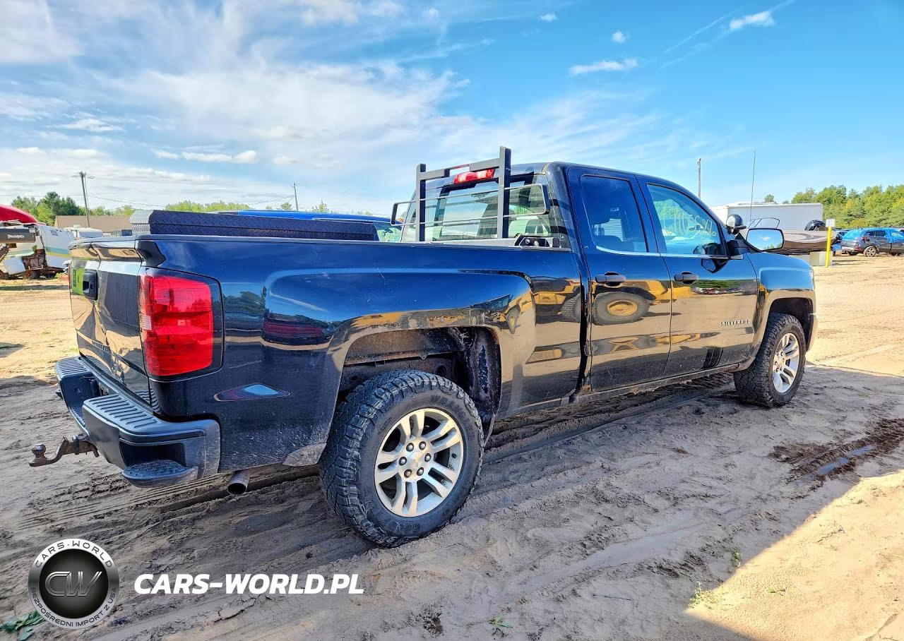 2018 Chevrolet Silverado K1500 VIN:1GCVKNEC1JZ138045 - 3