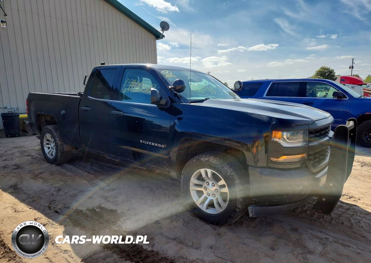 2018 Chevrolet Silverado K1500 VIN:1GCVKNEC1JZ138045 - 4