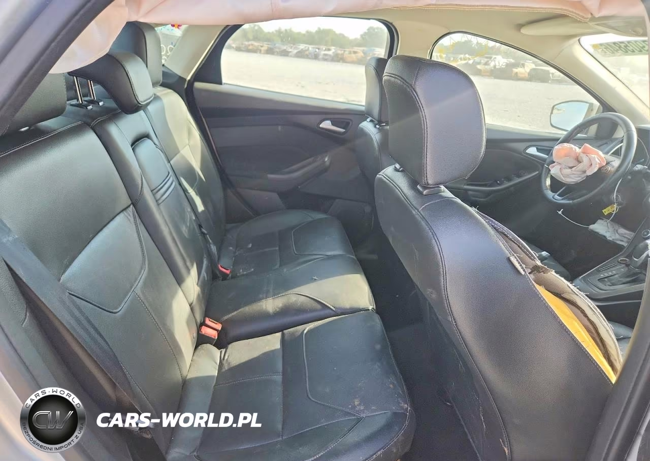 2016 Ford Focus Se VIN:1FADP3F20GL307657 - 10