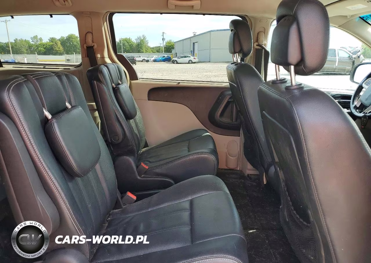 2015 Chrysler Town & Country Touring VIN:2C4RC1BG8FR662535 - 11