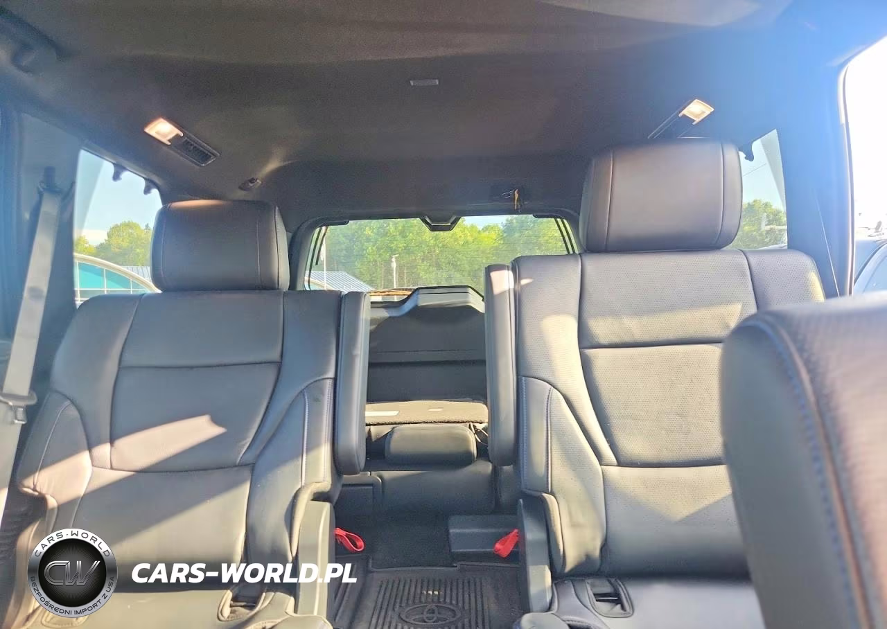 2024 Toyota Sequoia Platinum VIN:7SVAAABA0RX037380 - 10