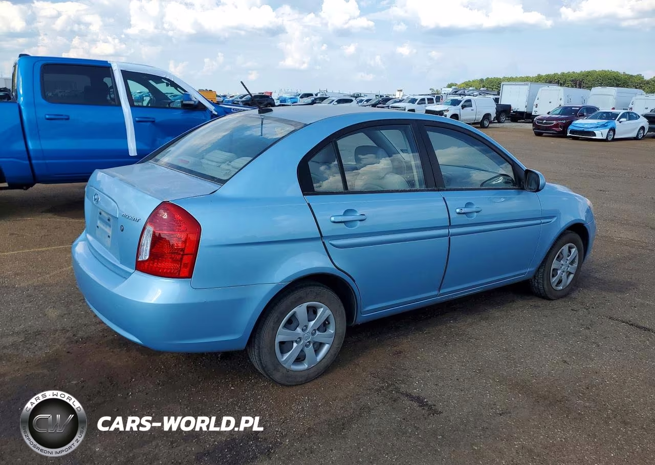 2010 Hyundai Accent Gls VIN:KMHCN4AC2AU530572 - 3