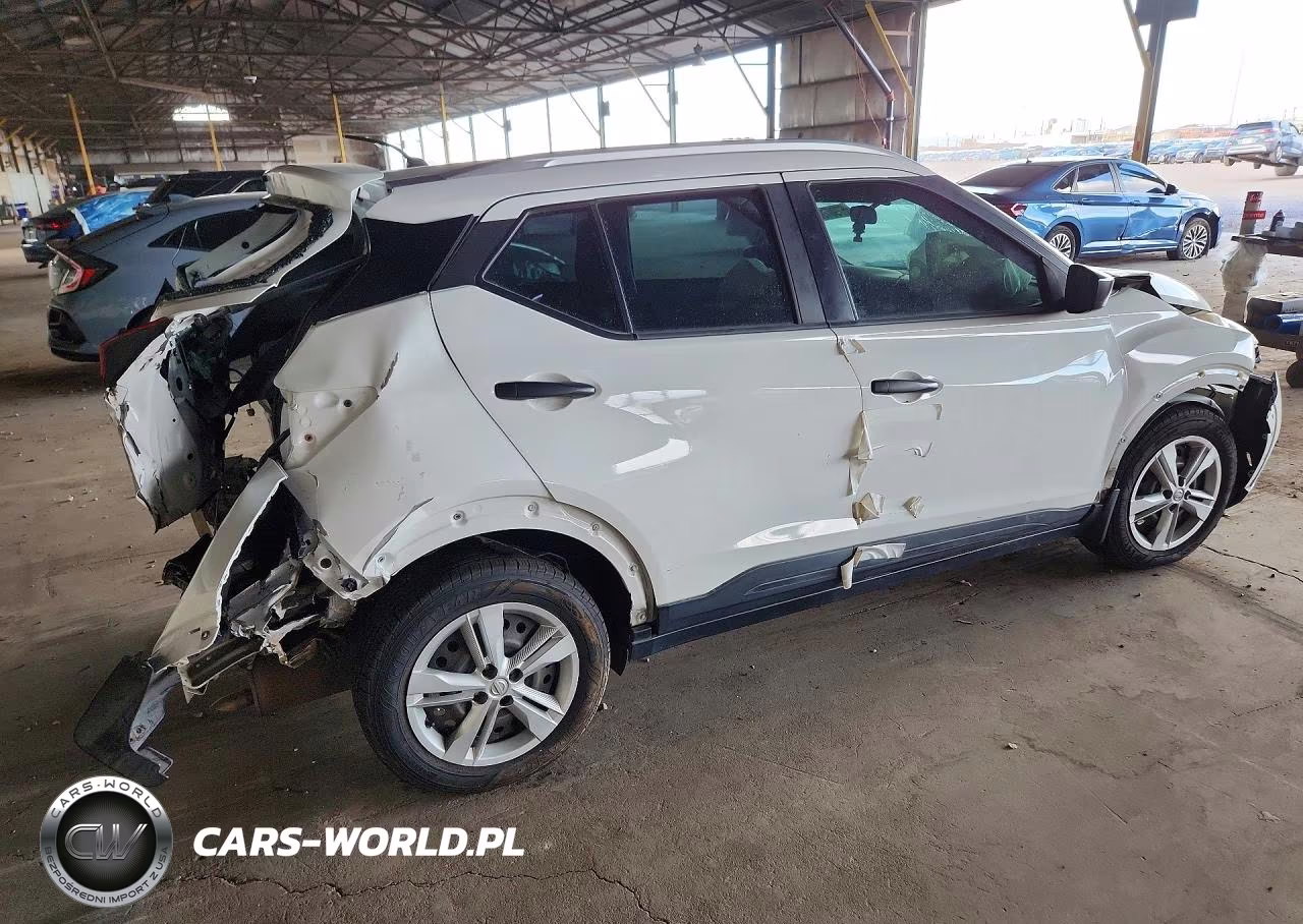2019 Nissan Kicks S VIN:3N1CP5CU2KL482001 - 3