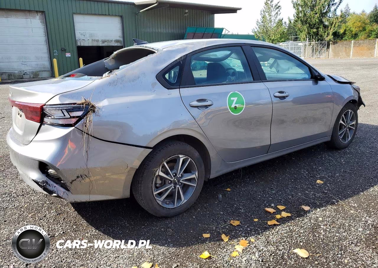 2024 Kia Forte Lxs VIN:3KPF24AD9RE796426 - 3