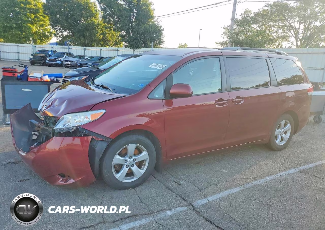 2014 Toyota Sienna Le – zdjęcie 1 z 13