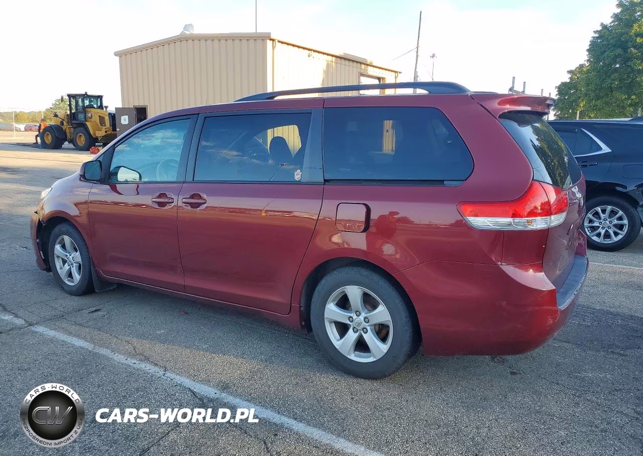 2014 Toyota Sienna Le VIN:5TDKK3DC3ES415388 - 2