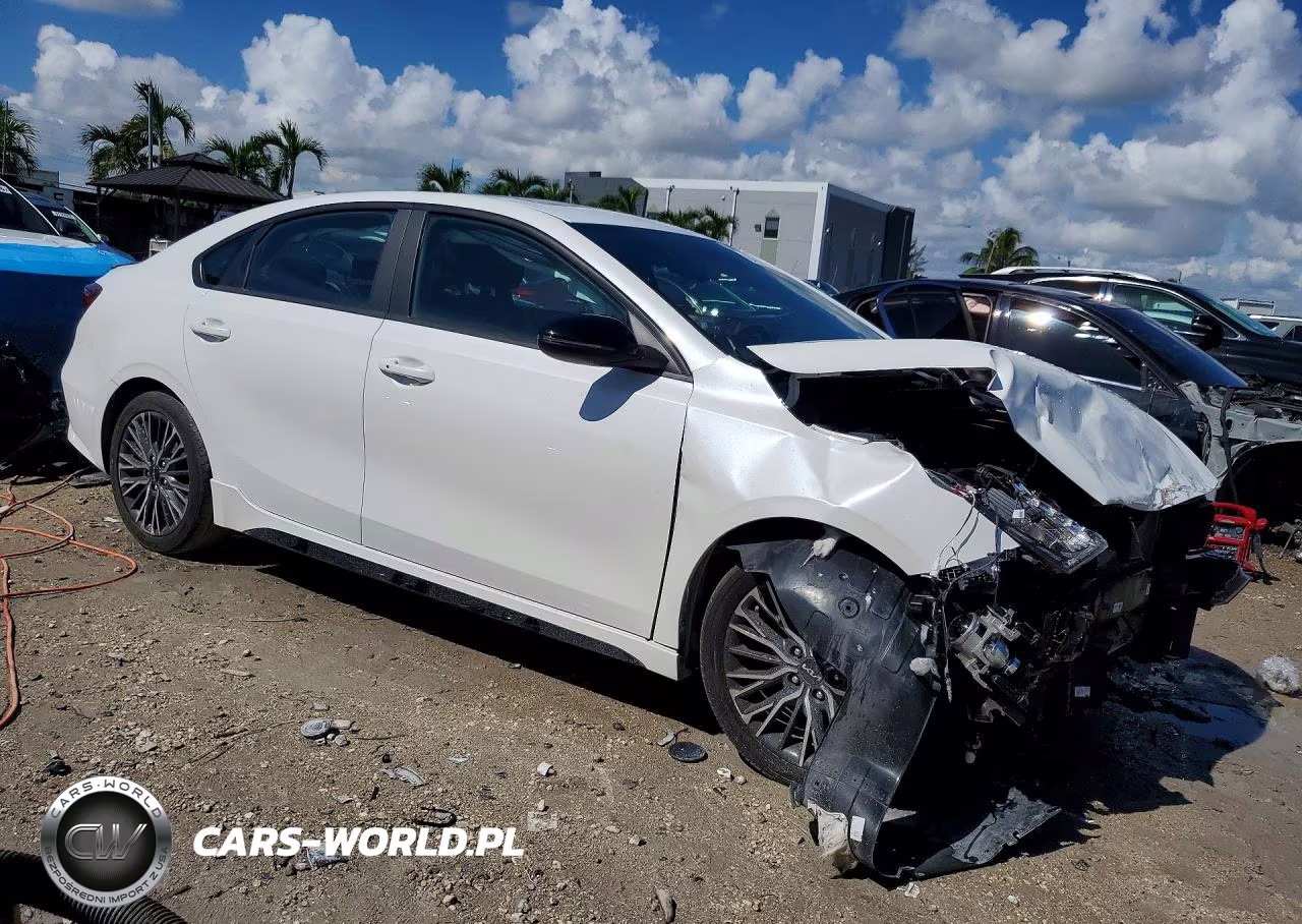 2023 Kia Forte Gt Line VIN:3KPF54AD3PE687223 - 4