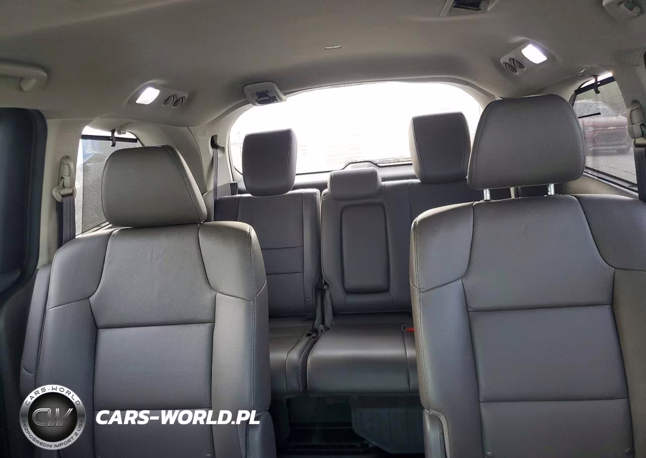 2015 Honda Odyssey Touring VIN:5FNRL5H98FB064019 - 10