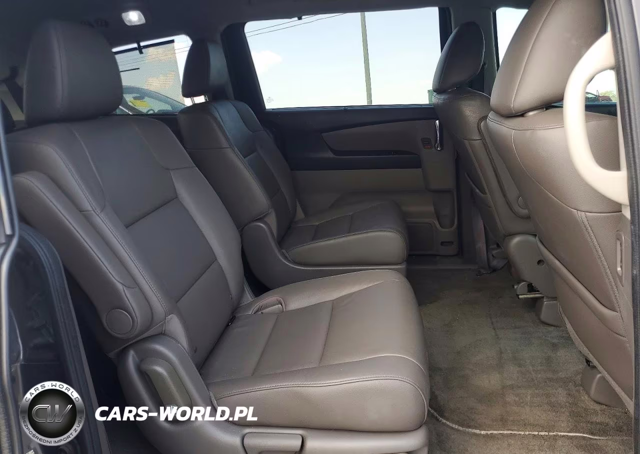 2015 Honda Odyssey Touring VIN:5FNRL5H98FB064019 - 11