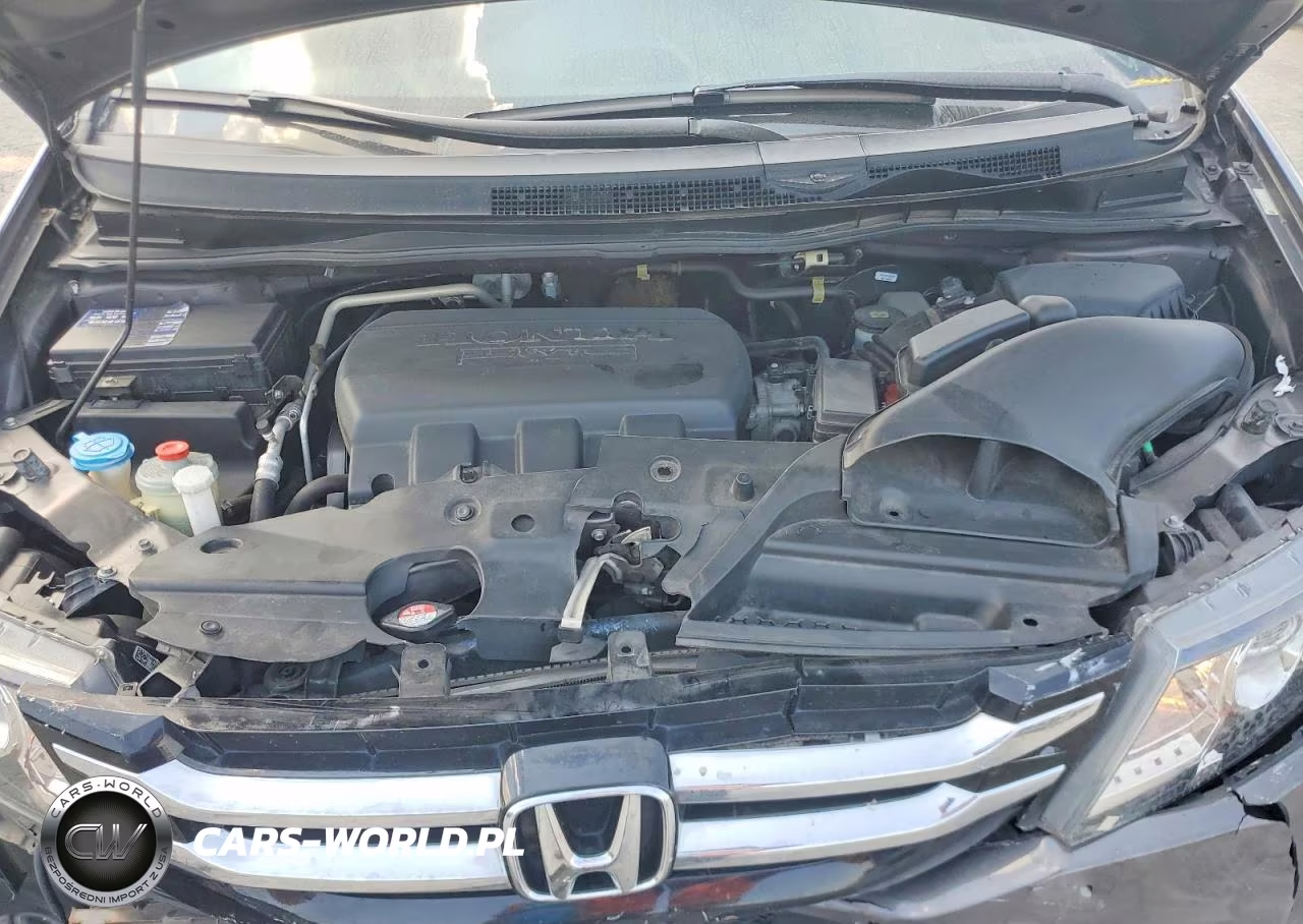 2015 Honda Odyssey Touring VIN:5FNRL5H98FB064019 - 12