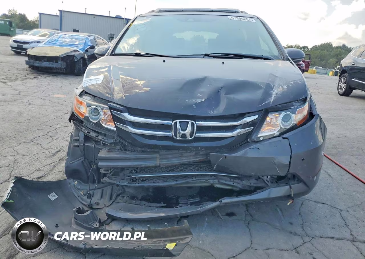 2015 Honda Odyssey Touring VIN:5FNRL5H98FB064019 - 5