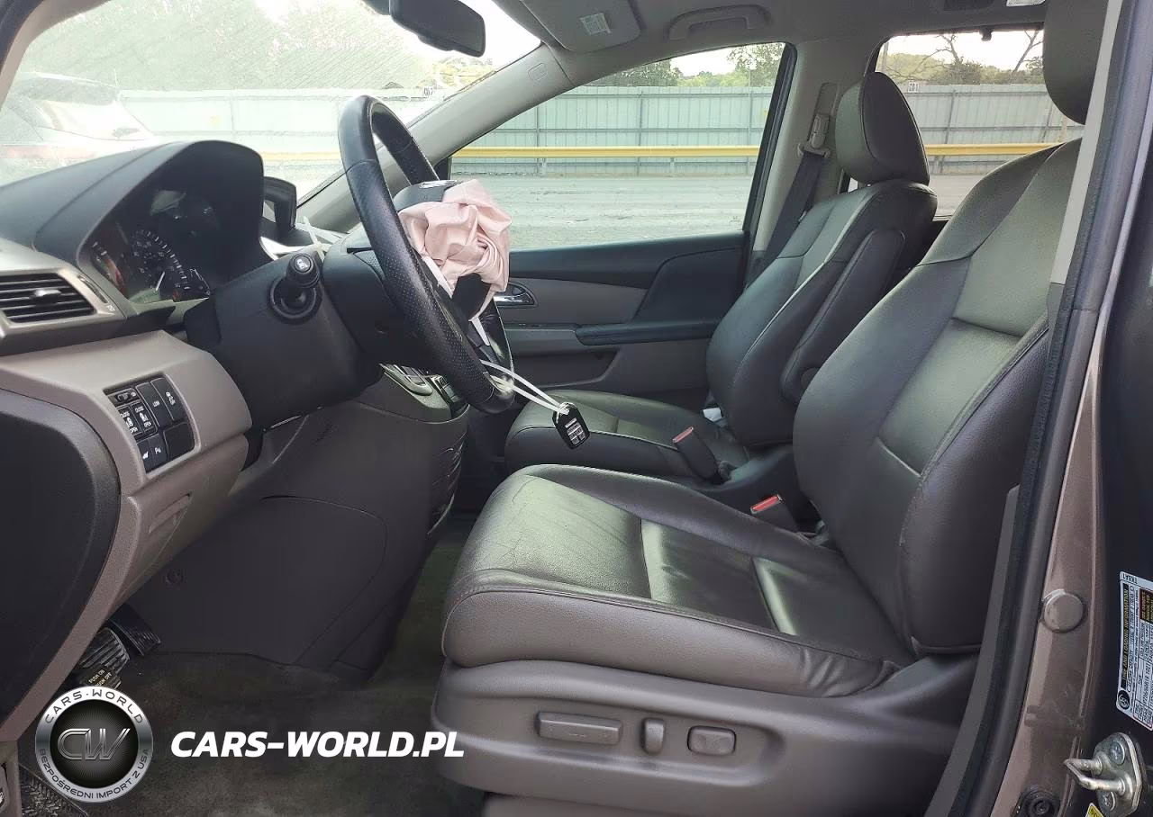 2015 Honda Odyssey Touring VIN:5FNRL5H98FB064019 - 7