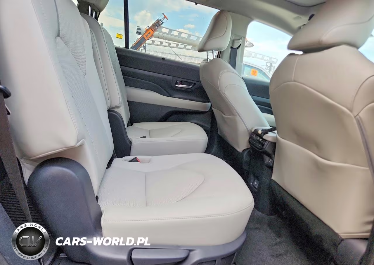 2026 Toyota Grand Highlander Platinum VIN:5TDAAAB55TS119776 - 11