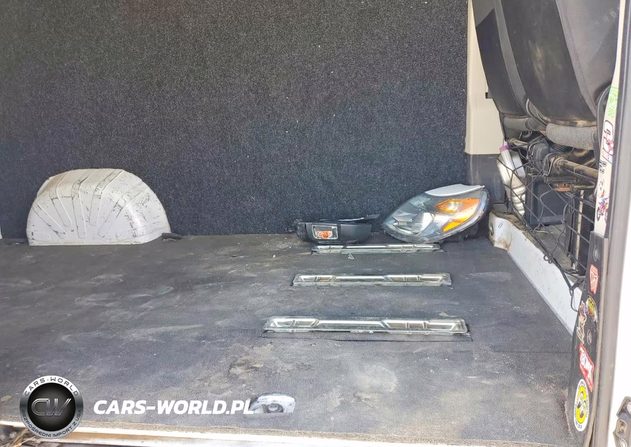 2018 Ram Promaster 2500 Delivery Van VIN:3C6TRVCG1JE112847 - 11