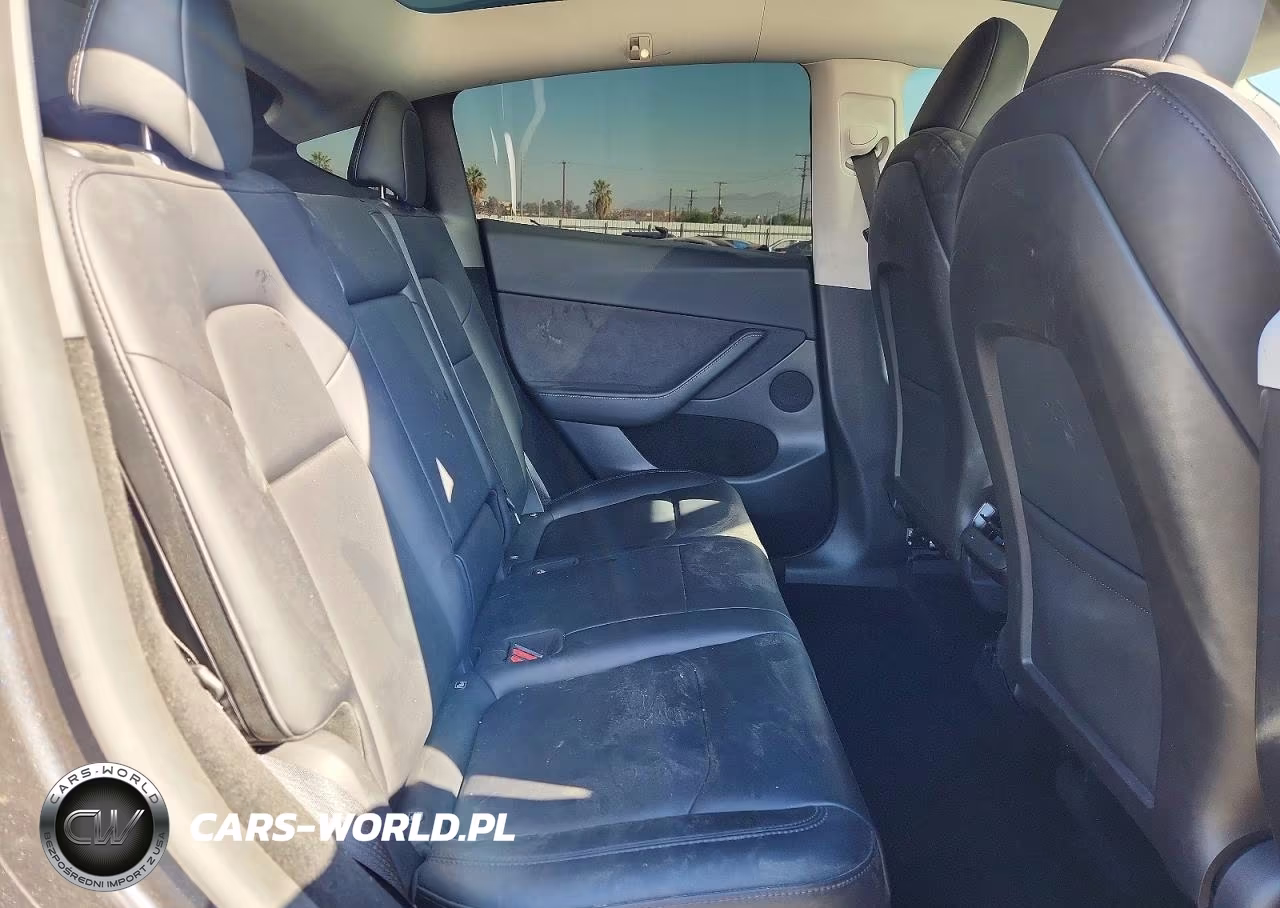 2024 Tesla Model Y VIN:7SAYGDED4RF054422 - 11