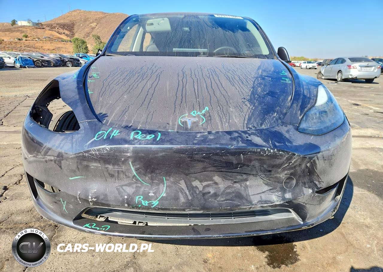 2024 Tesla Model Y VIN:7SAYGDED4RF054422 - 5
