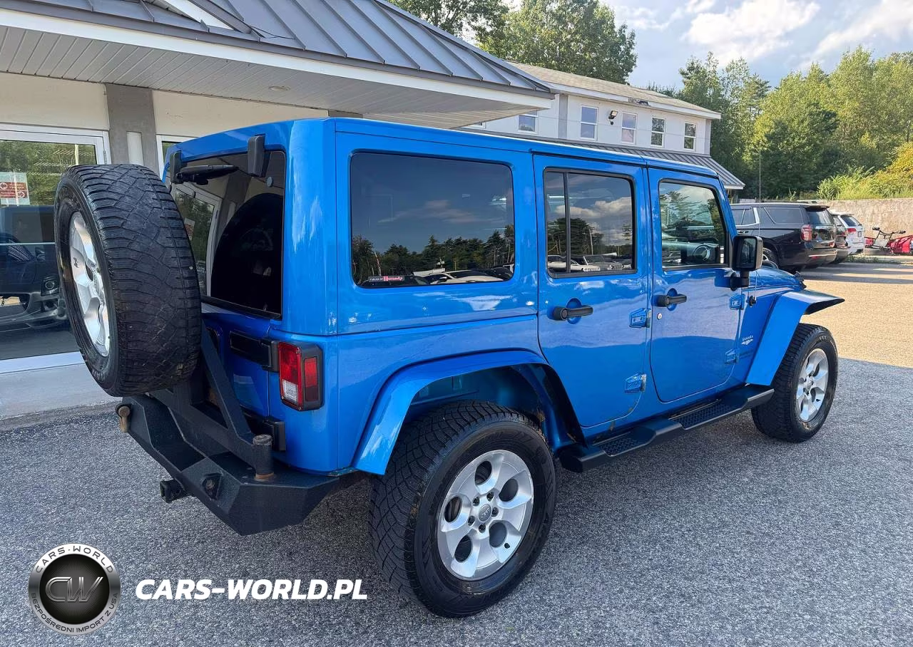 2015 Jeep Wrangler Unlimited Sahara VIN:1C4BJWEG5FL591285 - 4