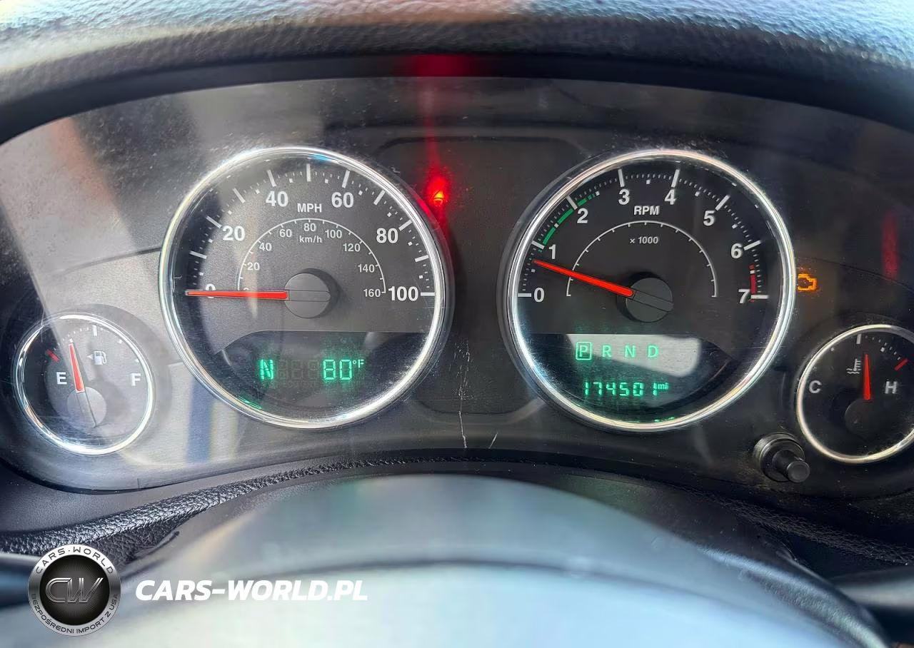 2015 Jeep Wrangler Unlimited Sahara VIN:1C4BJWEG5FL591285 - 8