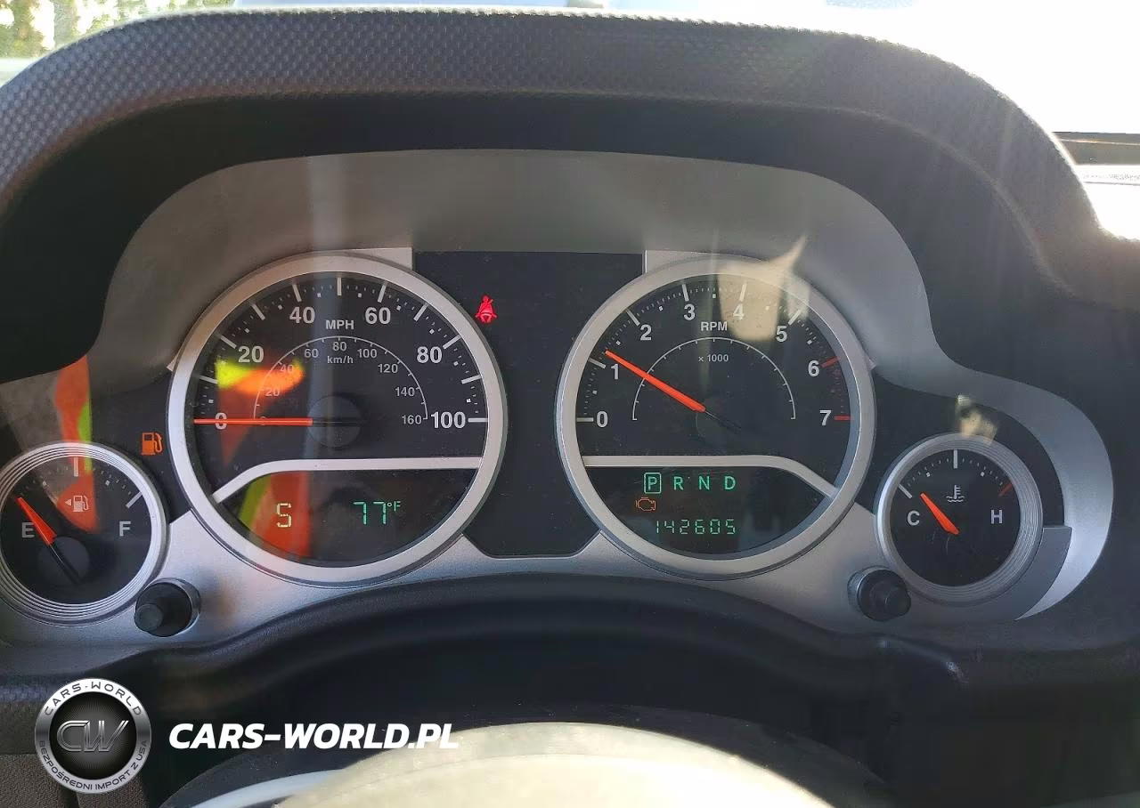 2010 Jeep Wrangler Unlimited Sahara VIN:1J4BA5H14AL122645 - 9