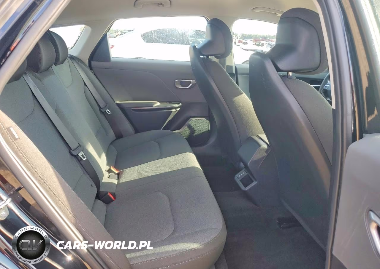 2025 Kia K4 Lx VIN:3KPFT4DE6SE240033 - 10