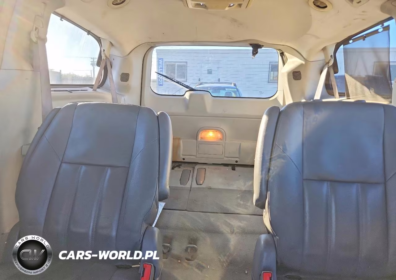 2008 Chrysler Town & Country Touring VIN:2A8HR54P18R623540 - 10