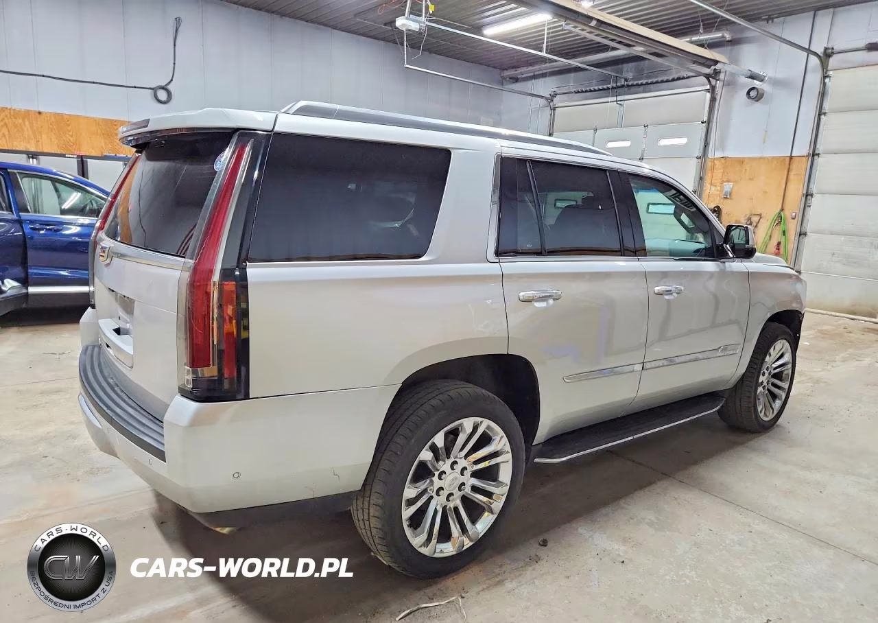 2018 Cadillac Escalade Luxury VIN:1GYS4BKJ2JR251530 - 3
