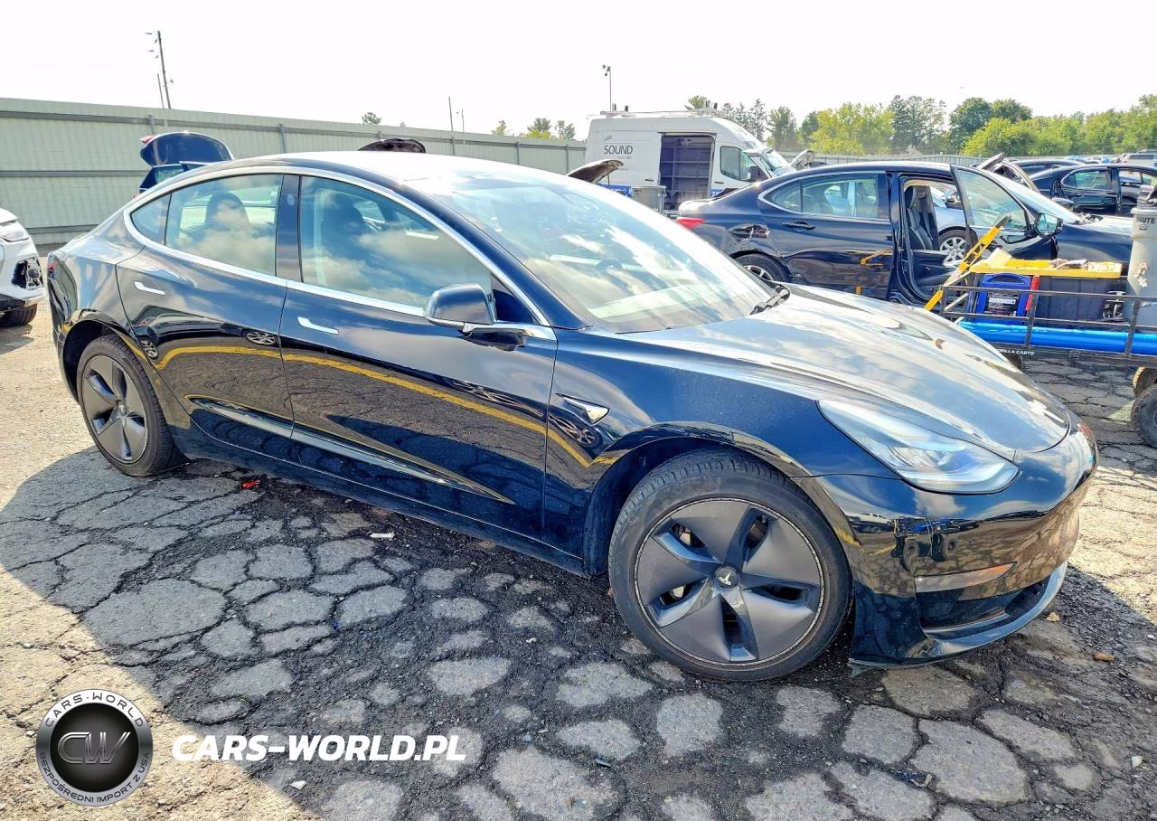 2018 Tesla Model 3 VIN:5YJ3E1EB3JF068262 - 4