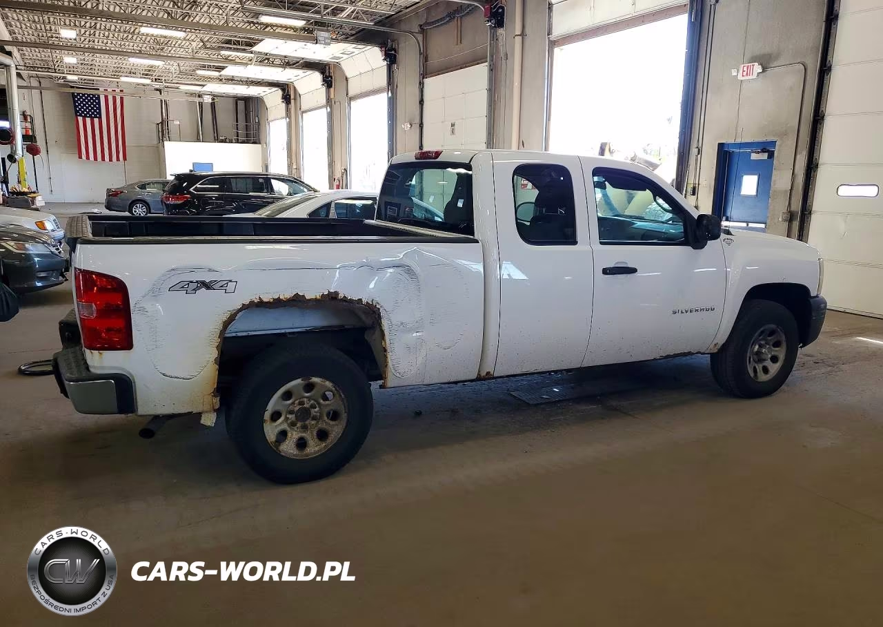 2013 Chevrolet Silverado K1500 VIN:1GCRKPEA0DZ102055 - 3