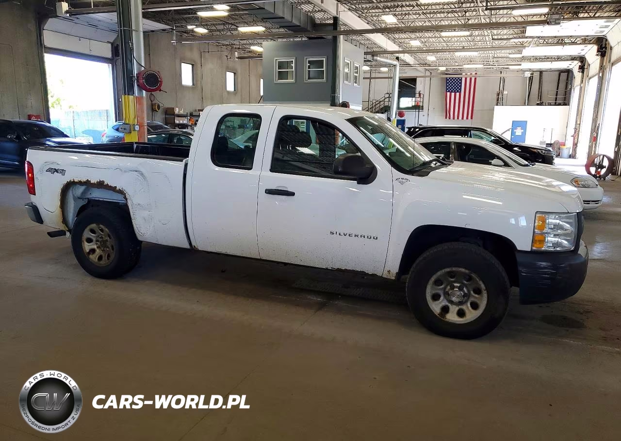 2013 Chevrolet Silverado K1500 VIN:1GCRKPEA0DZ102055 - 4