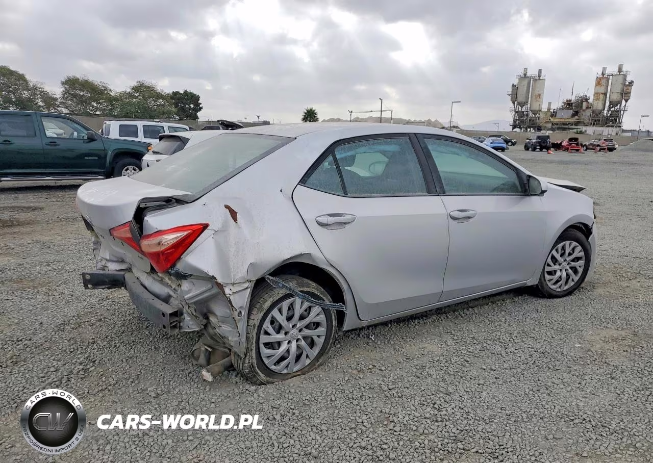 2017 Toyota Corolla L VIN:5YFBURHE2HP613904 - 3