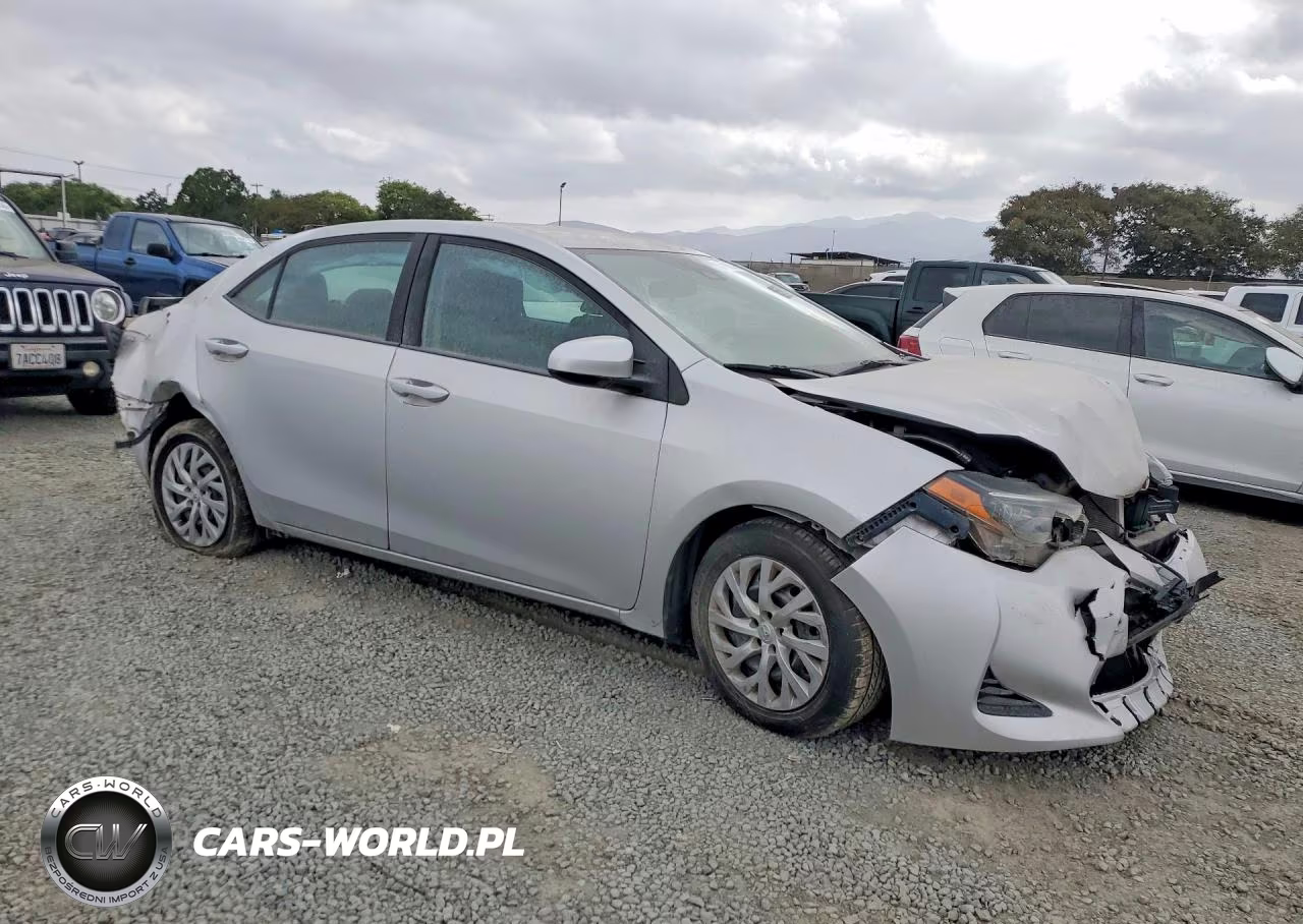 2017 Toyota Corolla L VIN:5YFBURHE2HP613904 - 4