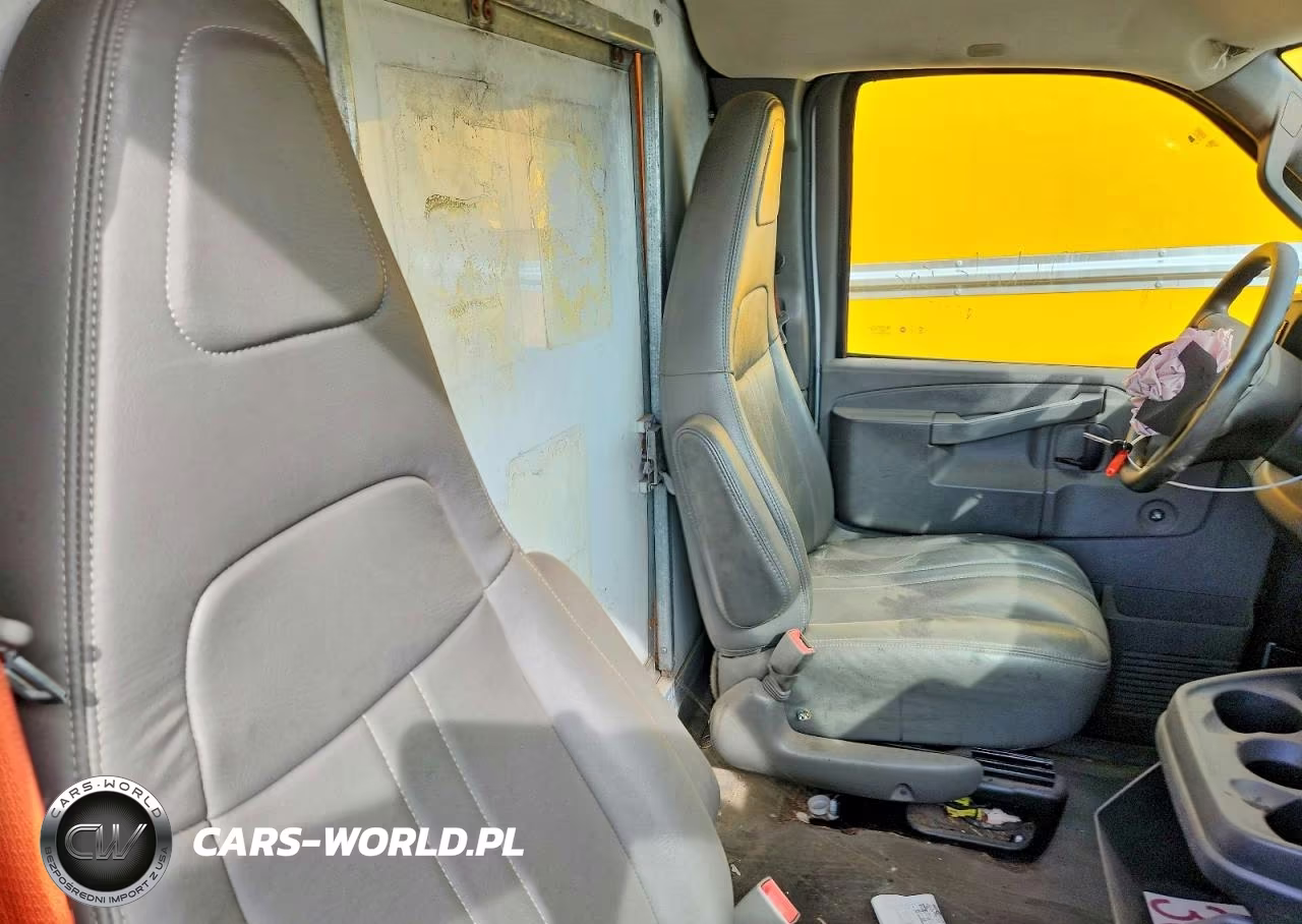 2018 Chevrolet Express Box Truck VIN:1GB0GSFG0J1344813 - 11
