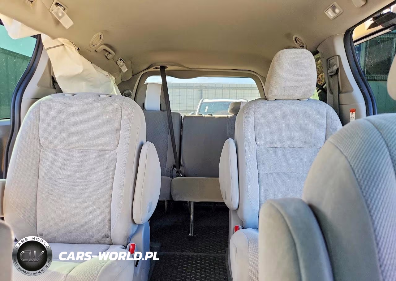 2020 Toyota Sienna L VIN:5TDZZ3DCXLS021748 - 10
