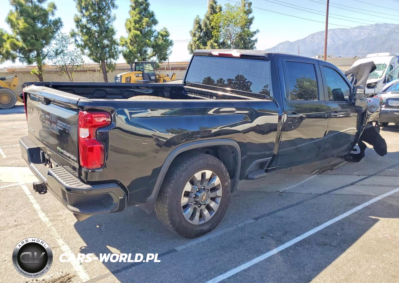 2024 Chevrolet Silverado K2500 Custom VIN:2GC4YME77R1263899 - 3
