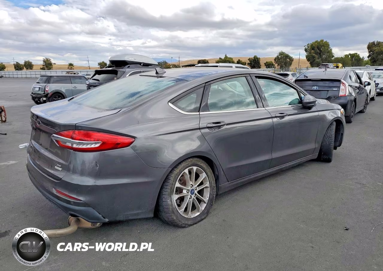 2019 Ford Fusion Se VIN:3FA6P0HD5KR115618 - 3