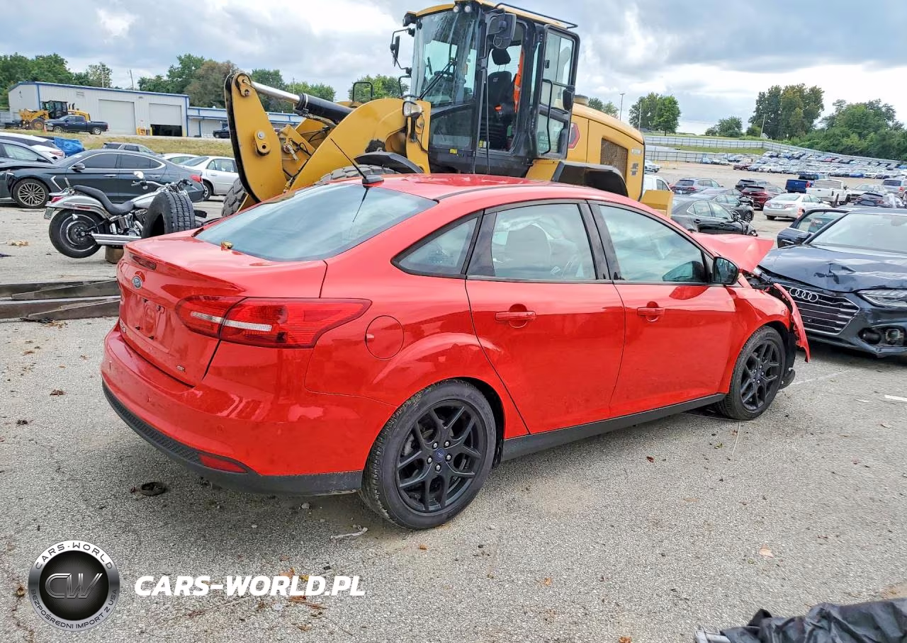 2016 Ford Focus Se VIN:1FADP3F24GL329953 - 3