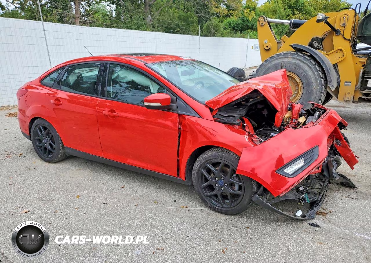 2016 Ford Focus Se VIN:1FADP3F24GL329953 - 4