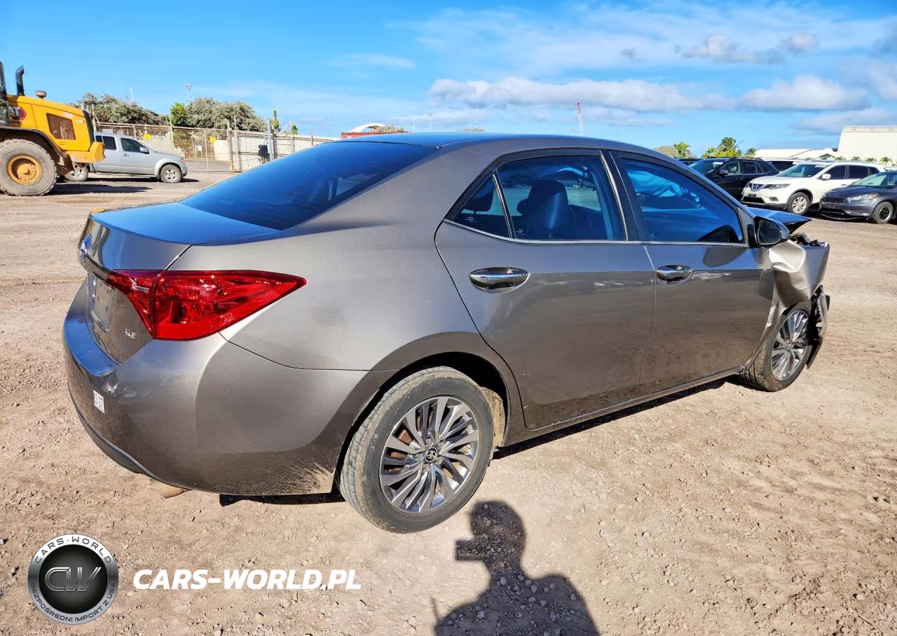 2018 Toyota Corolla L VIN:5YFBURHE6JP825632 - 3