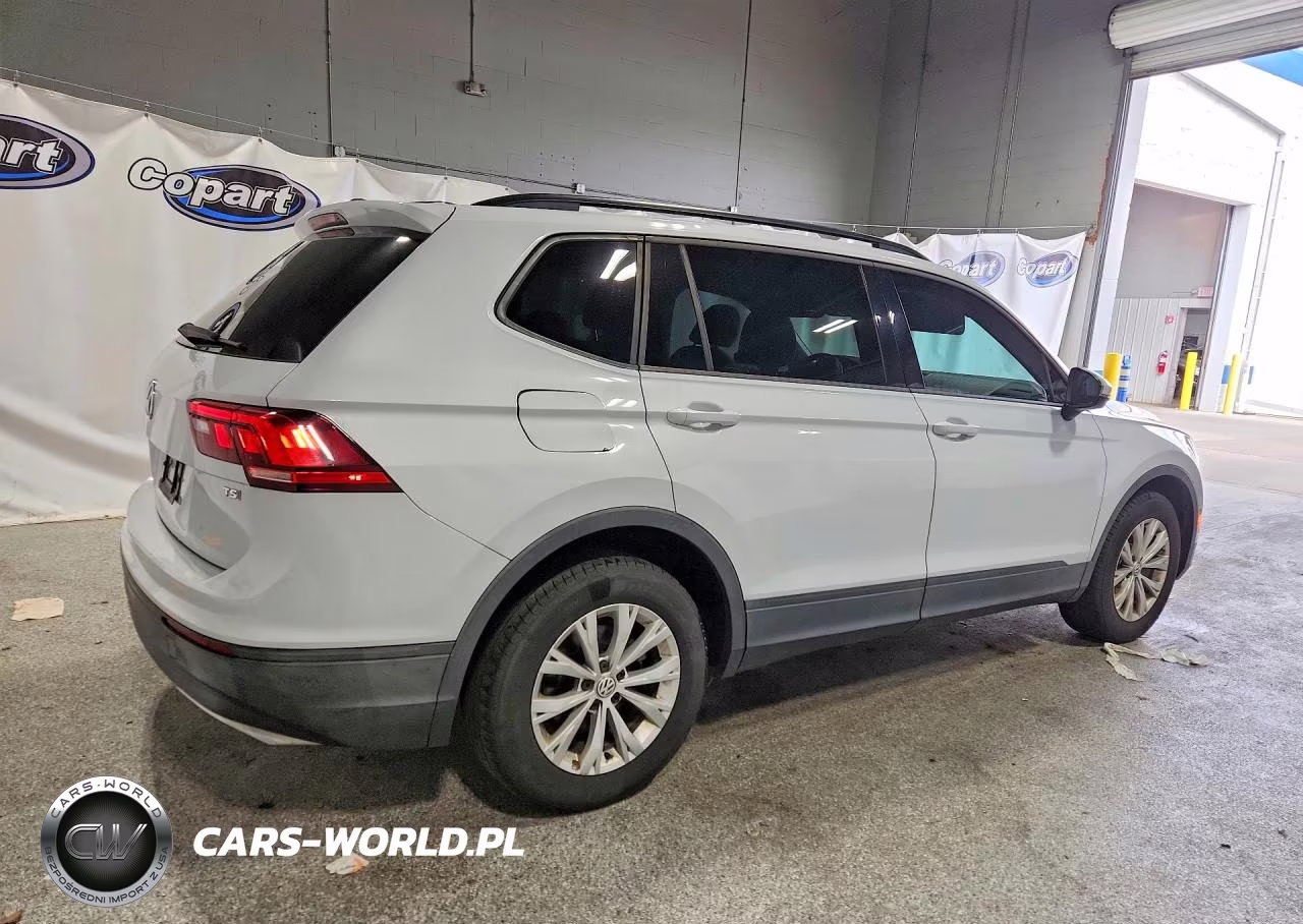2018 Volkswagen Tiguan S VIN:3VV1B7AX1JM104127 - 3
