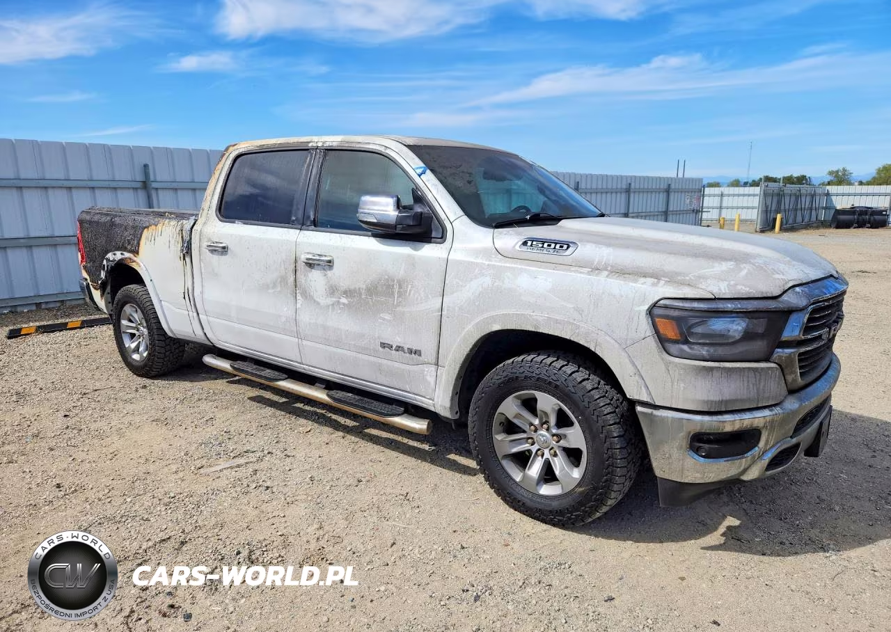 2019 Ram 1500 Laramie VIN:1C6SRFRT5KN662913 - 4