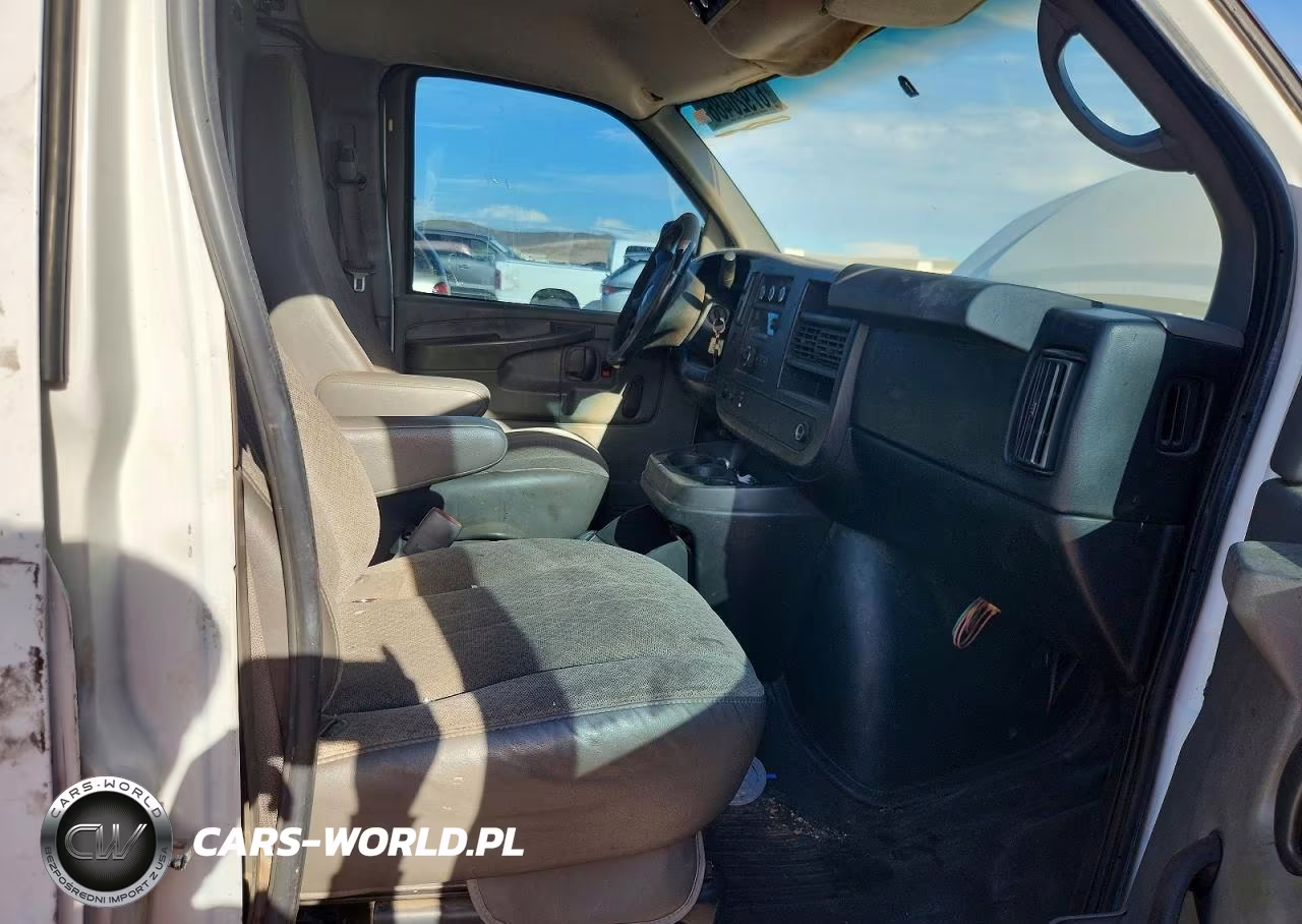 2011 Chevrolet Express G2500 VIN:1GCWGGCA1B1108501 - 11