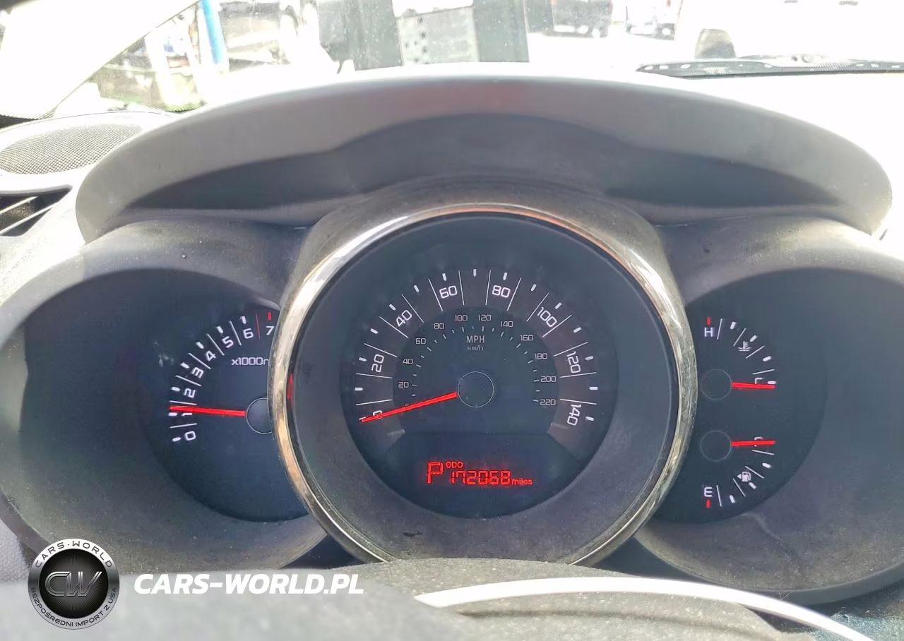 2011 Kia Soul + VIN:KNDJT2A2XB7237063 - 9